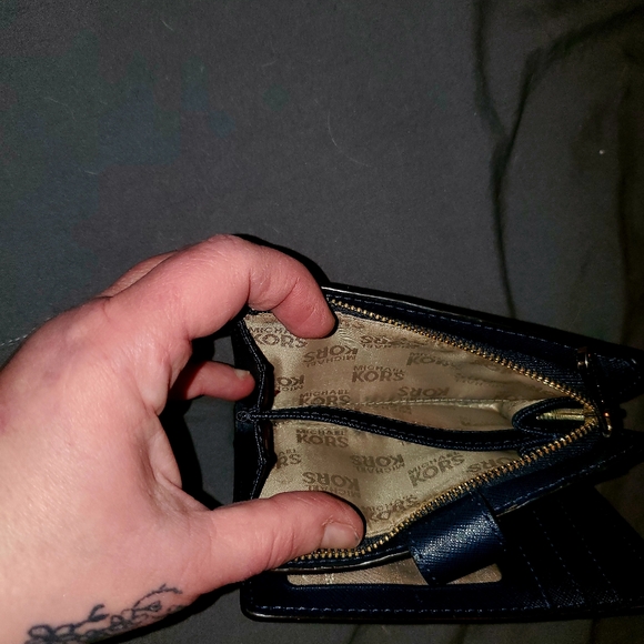 Micheal Kors wallet brand new never used - Picture 3 of 3